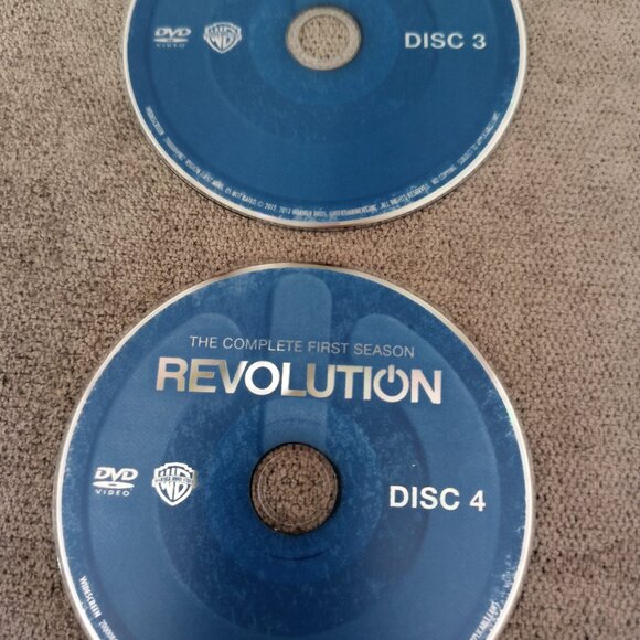 REVOLUTION THE COMPLETE FIRST SEASON 5 DVD SET - Picture 3 of 4